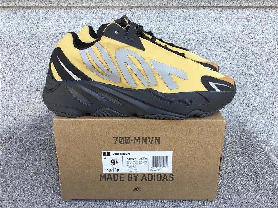 YEEZY 700 - 11/15