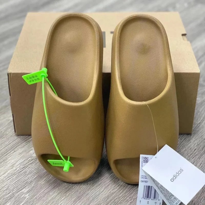 Yeezy slippers - 11/14