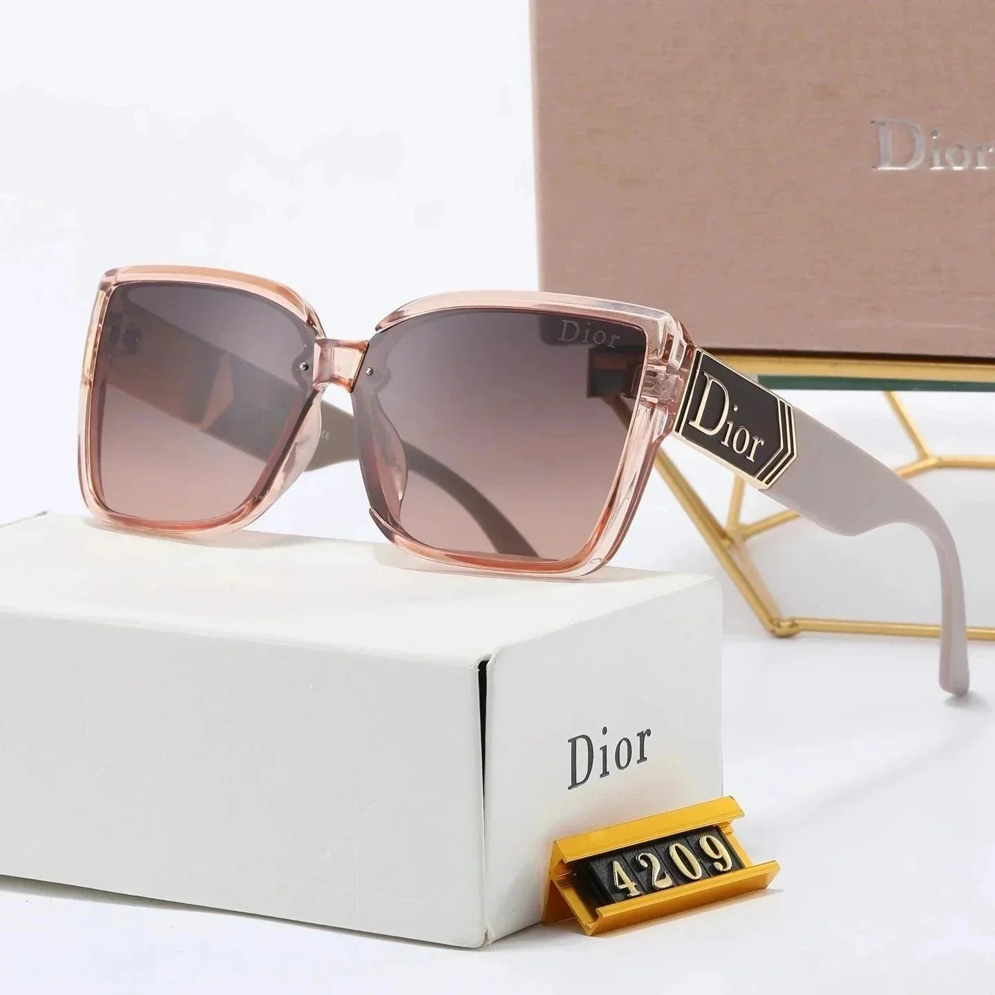 LV Sunglasses - 18/29