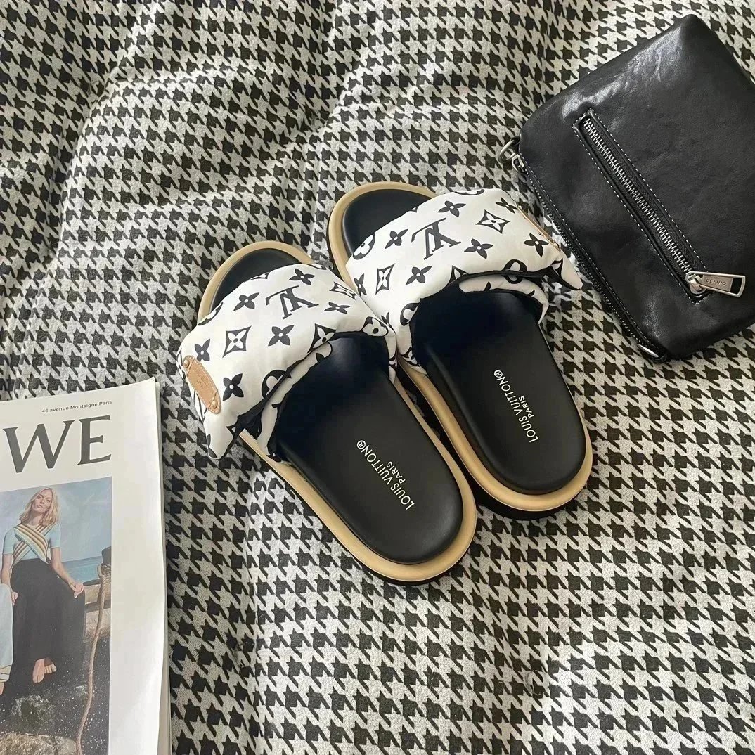 Louis Vuitton Slippers - 7/21