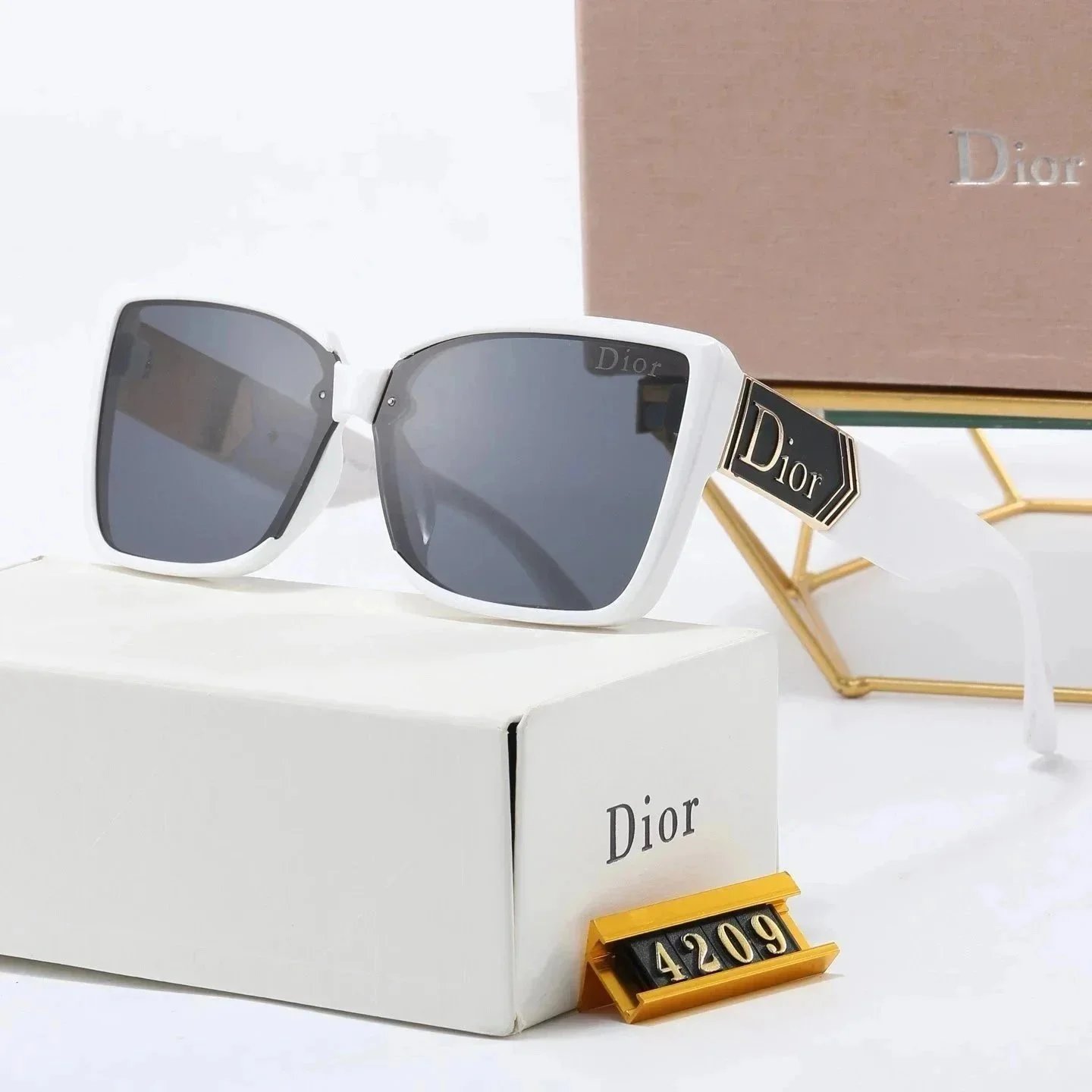 LV Sunglasses - 17/29