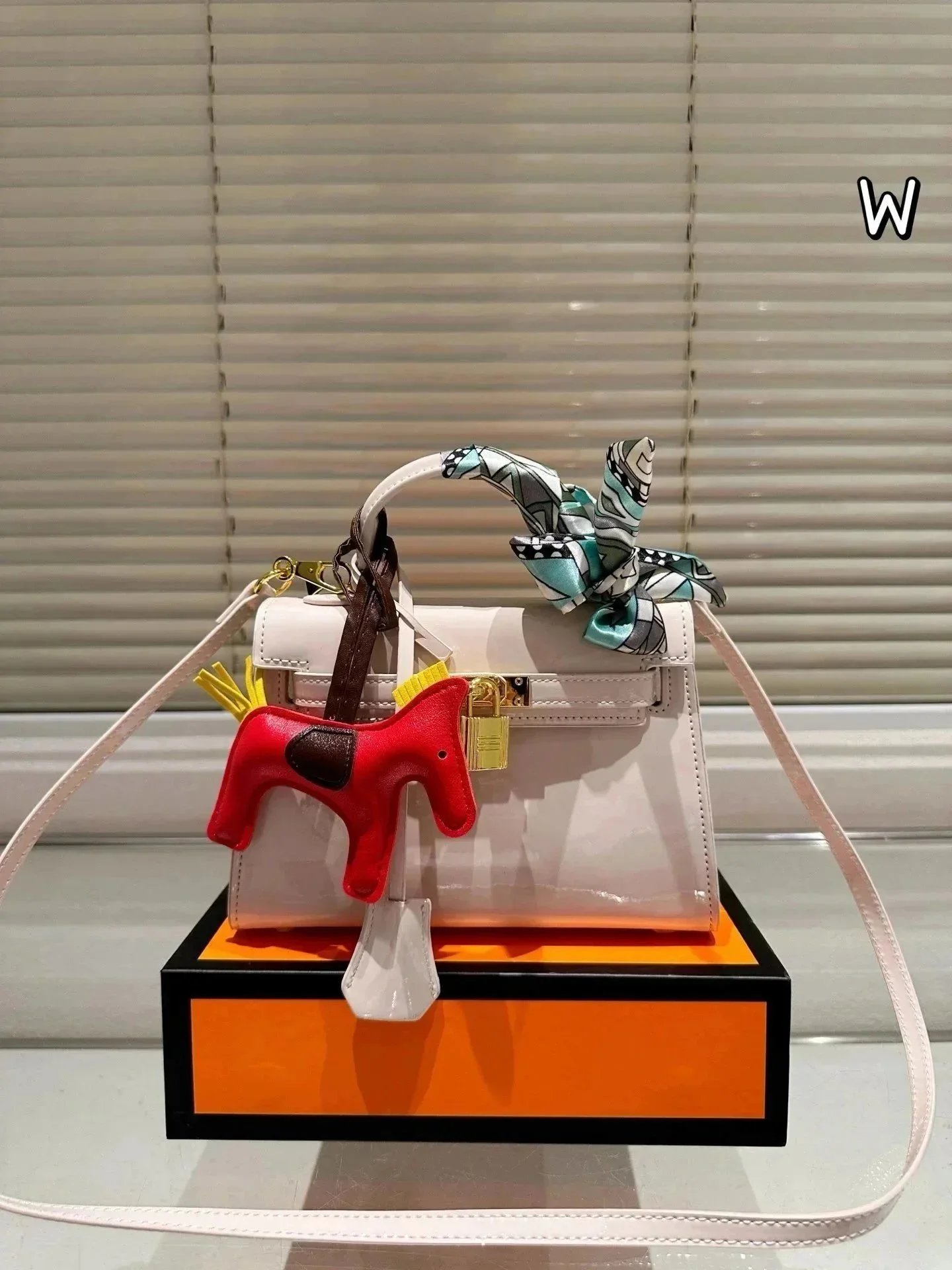 Louis Vuitton minibag - 6/39
