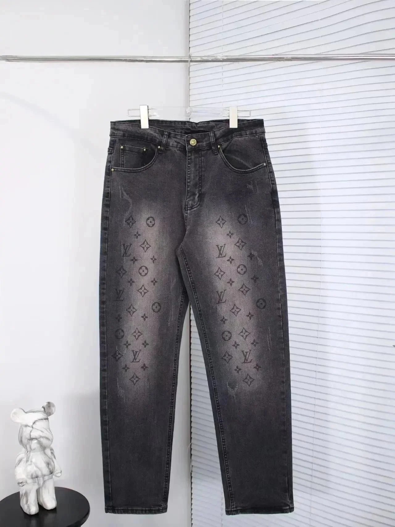Louis Vuitton Carpenter Pantsshorts - 21/30