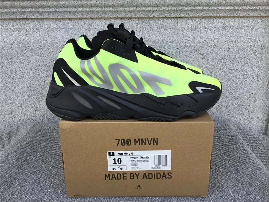 YEEZY 700 - 8/15