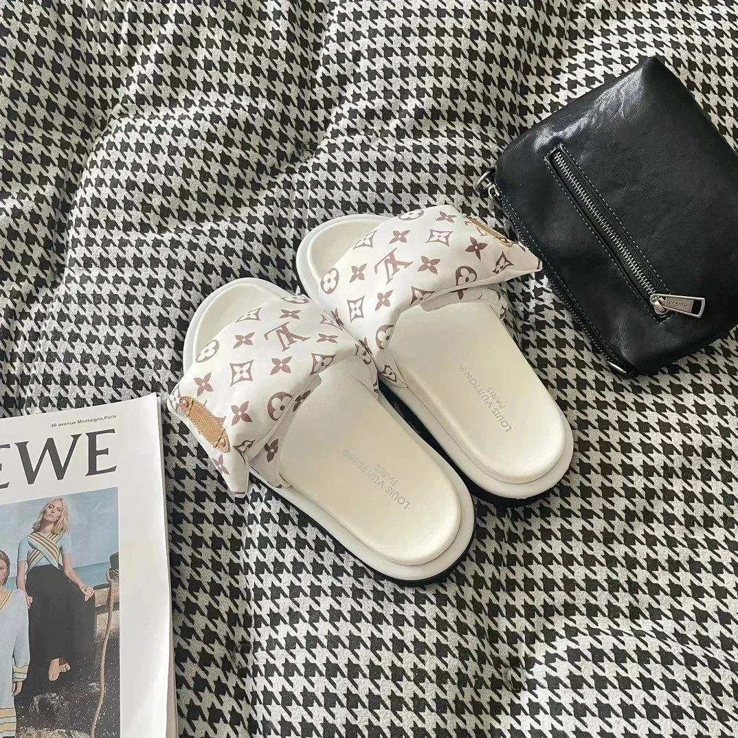 Louis Vuitton Slippers - 9/21