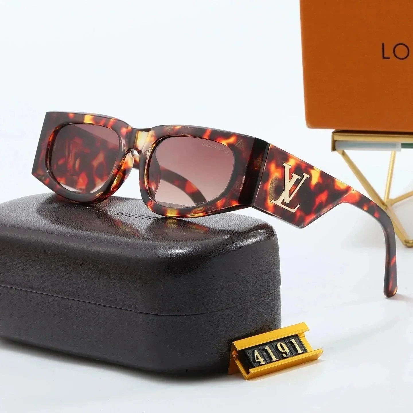 LV Sunglasses - 29/29
