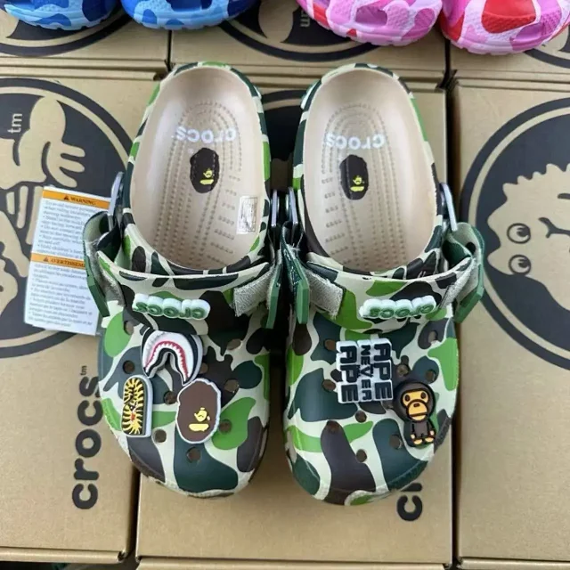 Crocs Slippers Camouflage clog with ape-themed charms product detail image 13