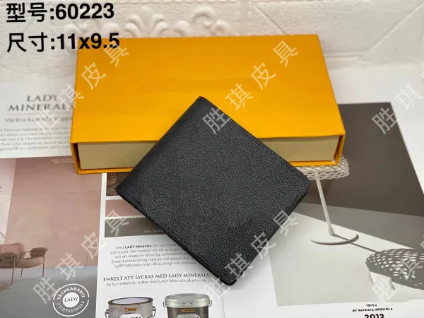 Design Short Wallet Black Grain Leather Wallet - 1