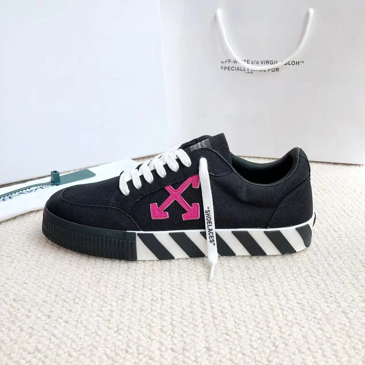 Off-White Diagonal Arrow Low Top Black Sneakers - 5