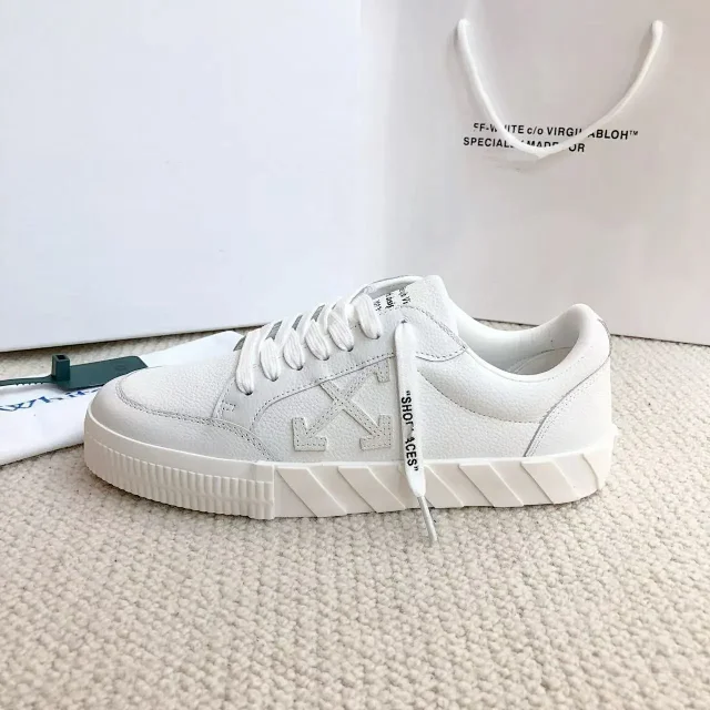 Off-White Sneakers Low-Top Arrow-Appliqué with Striped Sole product detail image 14