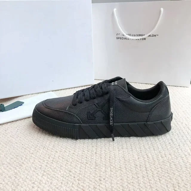 Off-White Sneakers Low-Top Arrow-Appliqué with Striped Sole product detail image 16