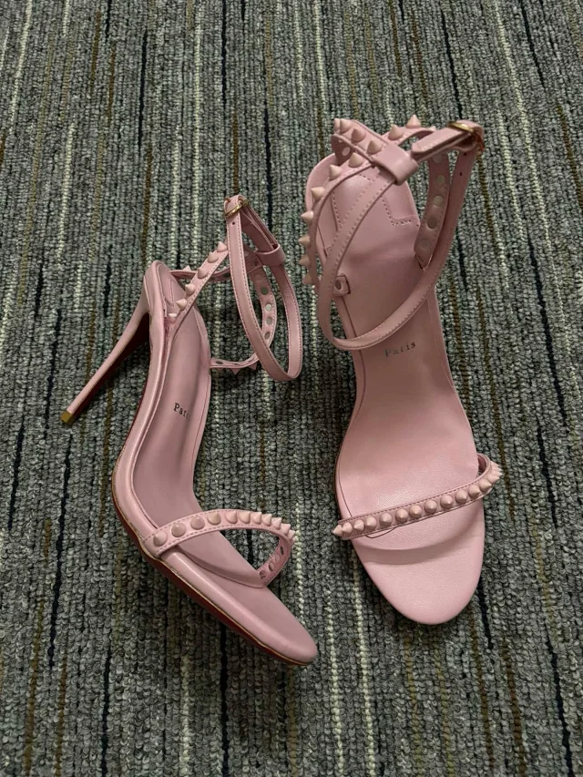 Christian Louboutin High Heels Stiletto with Red Soles product detail image 2