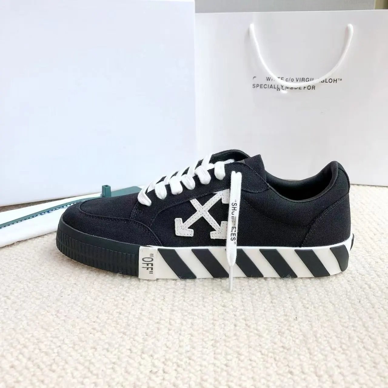 Off-White Diagonal Arrow Low Top Black Sneakers - 4
