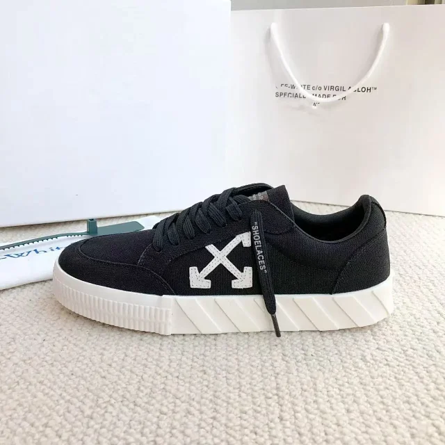 Off-White Sneakers Low-Top Arrow-Appliqué with Striped Sole product detail image 8