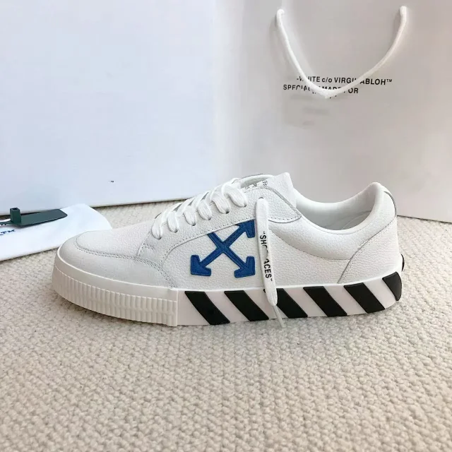 Off-White Sneakers Low-Top Arrow-Appliqué with Striped Sole product detail image 17