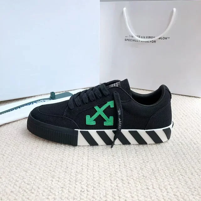 Off-White Sneakers Low-Top Arrow-Appliqué with Striped Sole product detail image 5