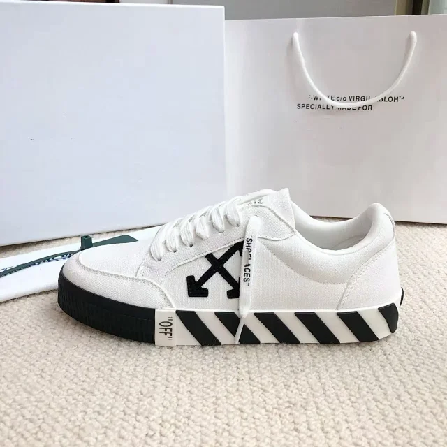 Off-White Sneakers Low-Top Arrow-Appliqué with Striped Sole product detail image 11