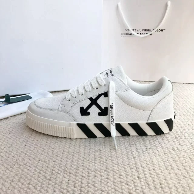 Off-White Sneakers Low-Top Arrow-Appliqué with Striped Sole product detail image 15