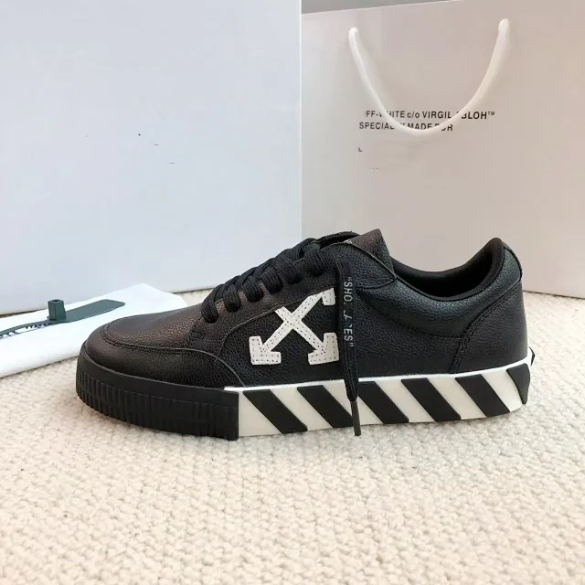 Off-White Sneakers Low-Top Arrow-Appliqué with Striped Sole product detail image 12