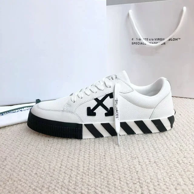 Off-White Sneakers Low-Top Arrow-Appliqué with Striped Sole product detail image 13