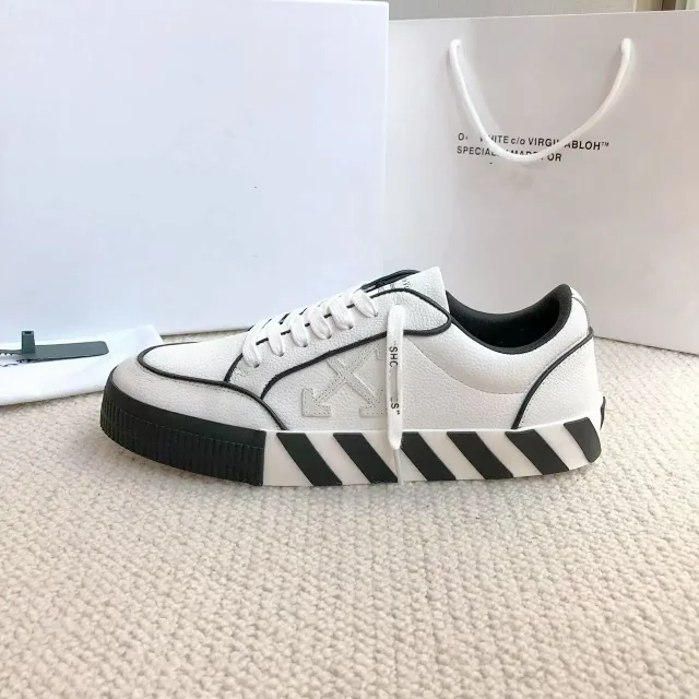 Off-White Sneakers Low-Top Arrow-Appliqué with Striped Sole product detail image 18