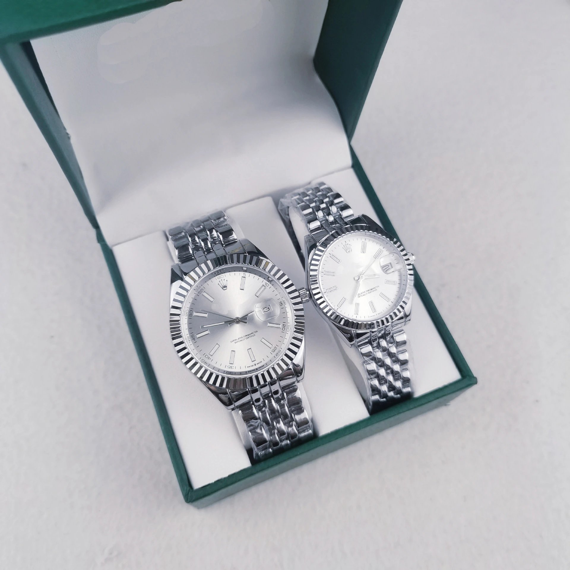 Unbranded Watches Matching Couple's Date with Fluted Bezels and Metal Link Bracelets image 3