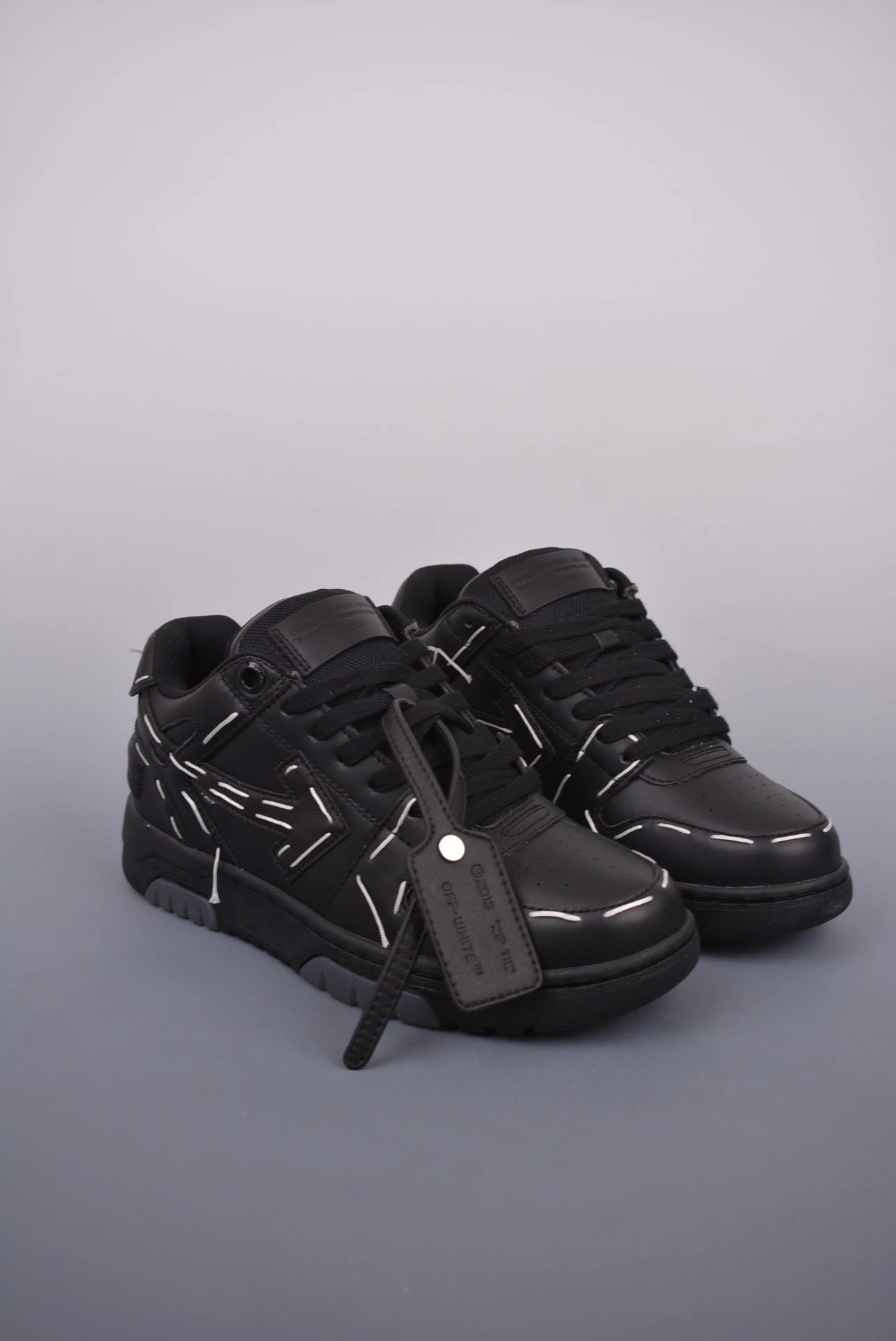 Off-White Sneakers Low-Top Arrow Logo image 5