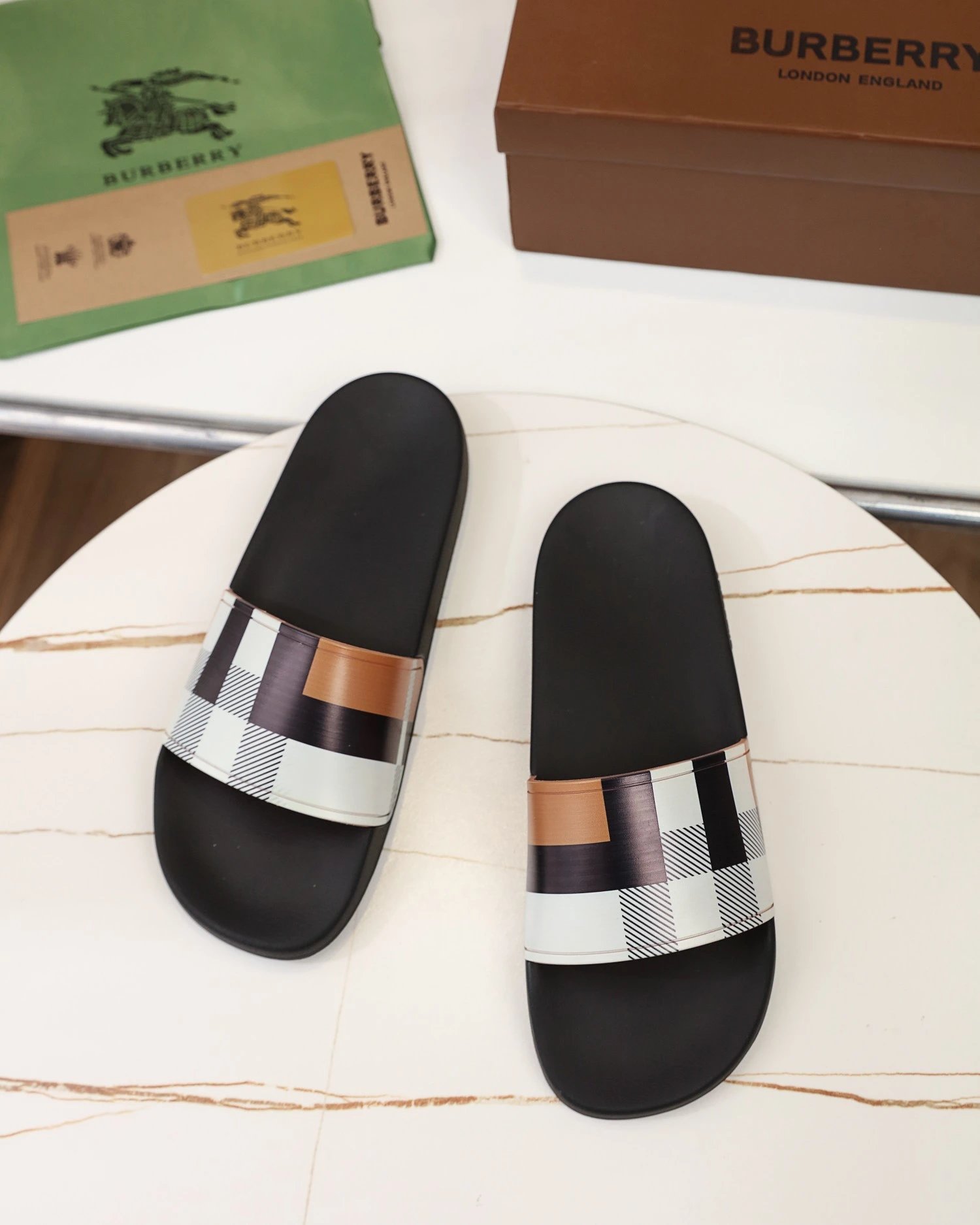 Burberry Slides foto 6