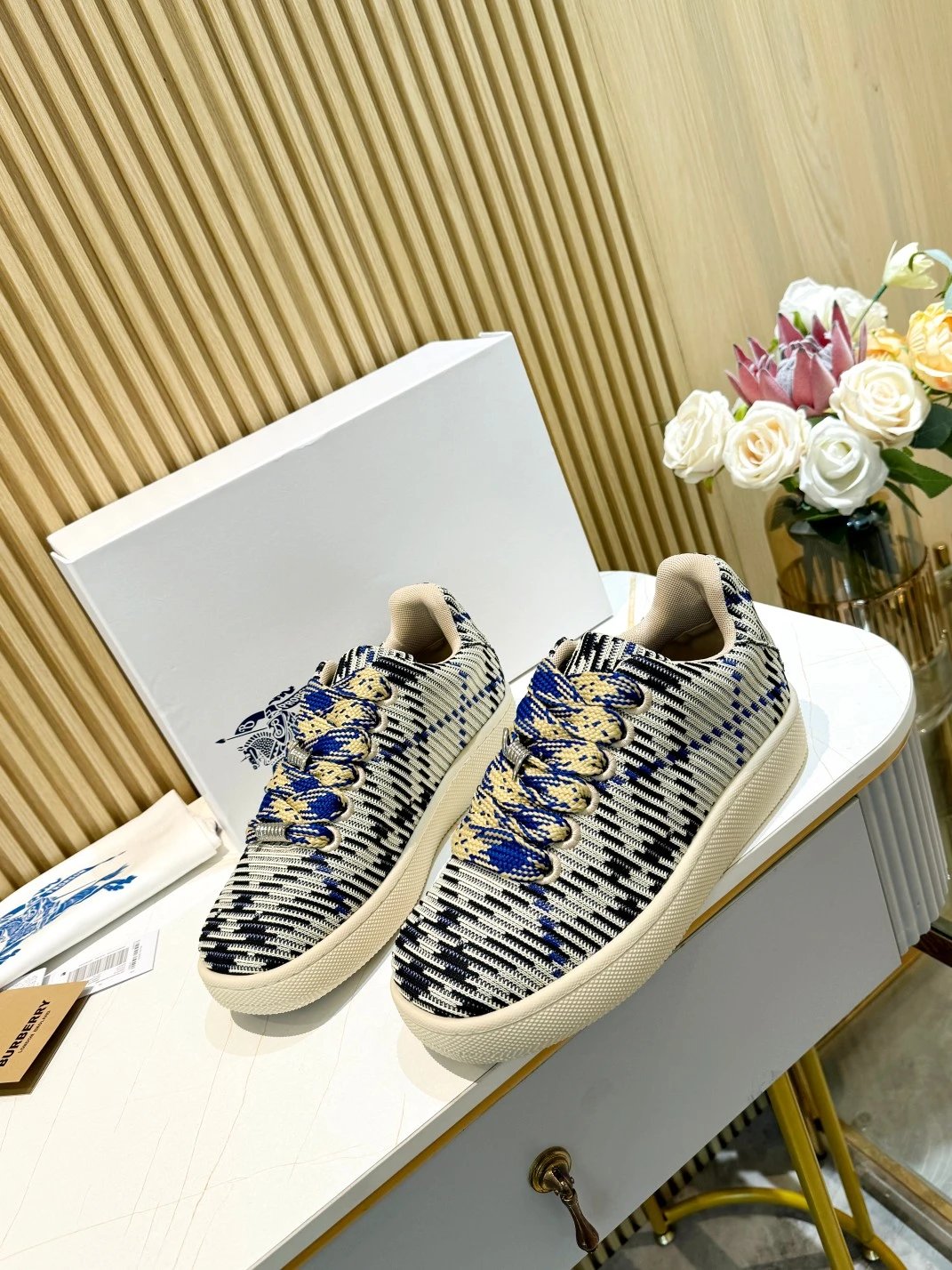 Burberry Sneakers Lace-Up — 8