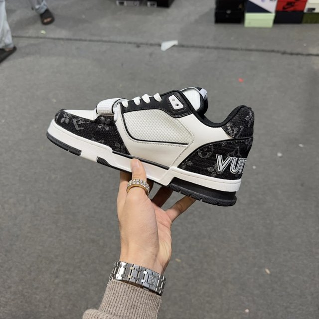 Louis Vuitton Tech: seller detail photo 9
