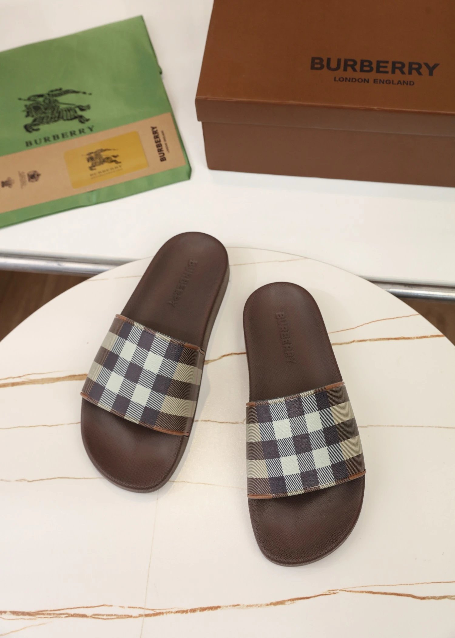 Burberry Slides foto 3