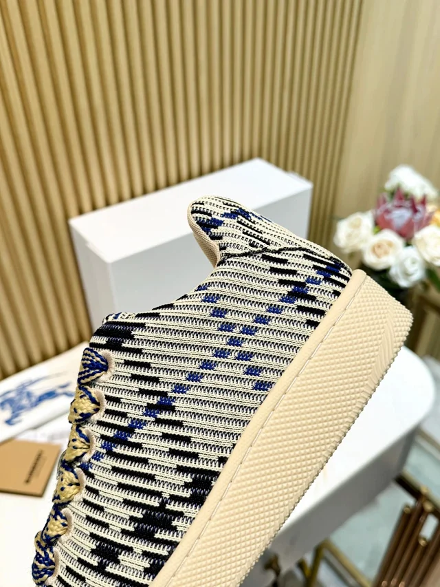 Burberry Sneakers Lace-Up product detail image 9