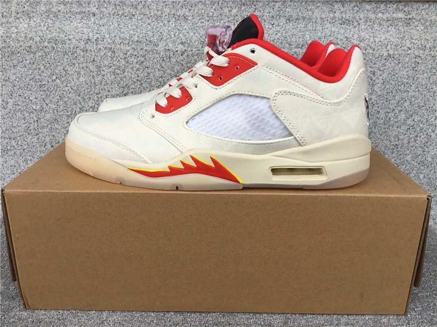 840475-060-off white