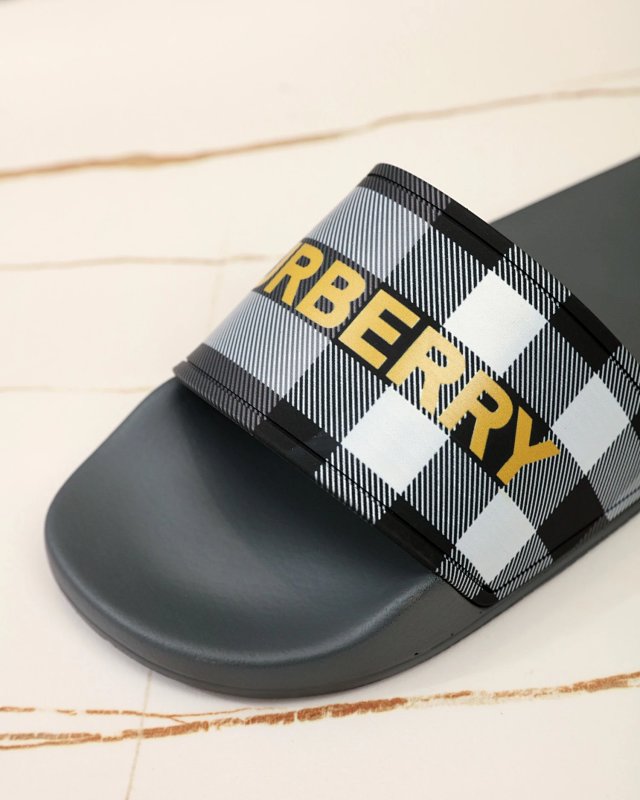 Burberry Slippers: seller detail photo 13