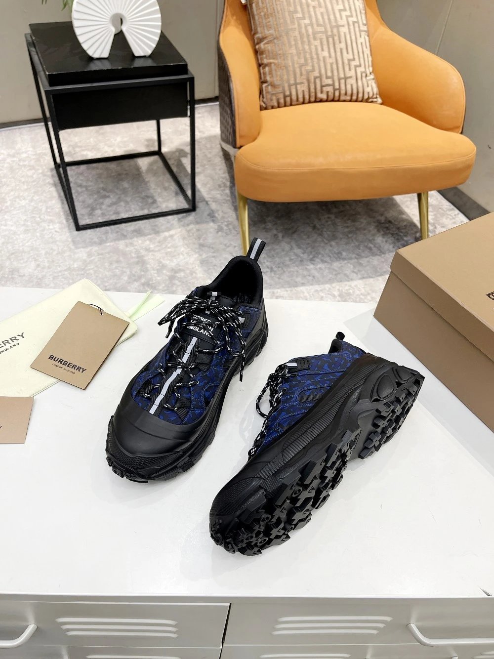 Burberry Sneakers Lace-Up — 6
