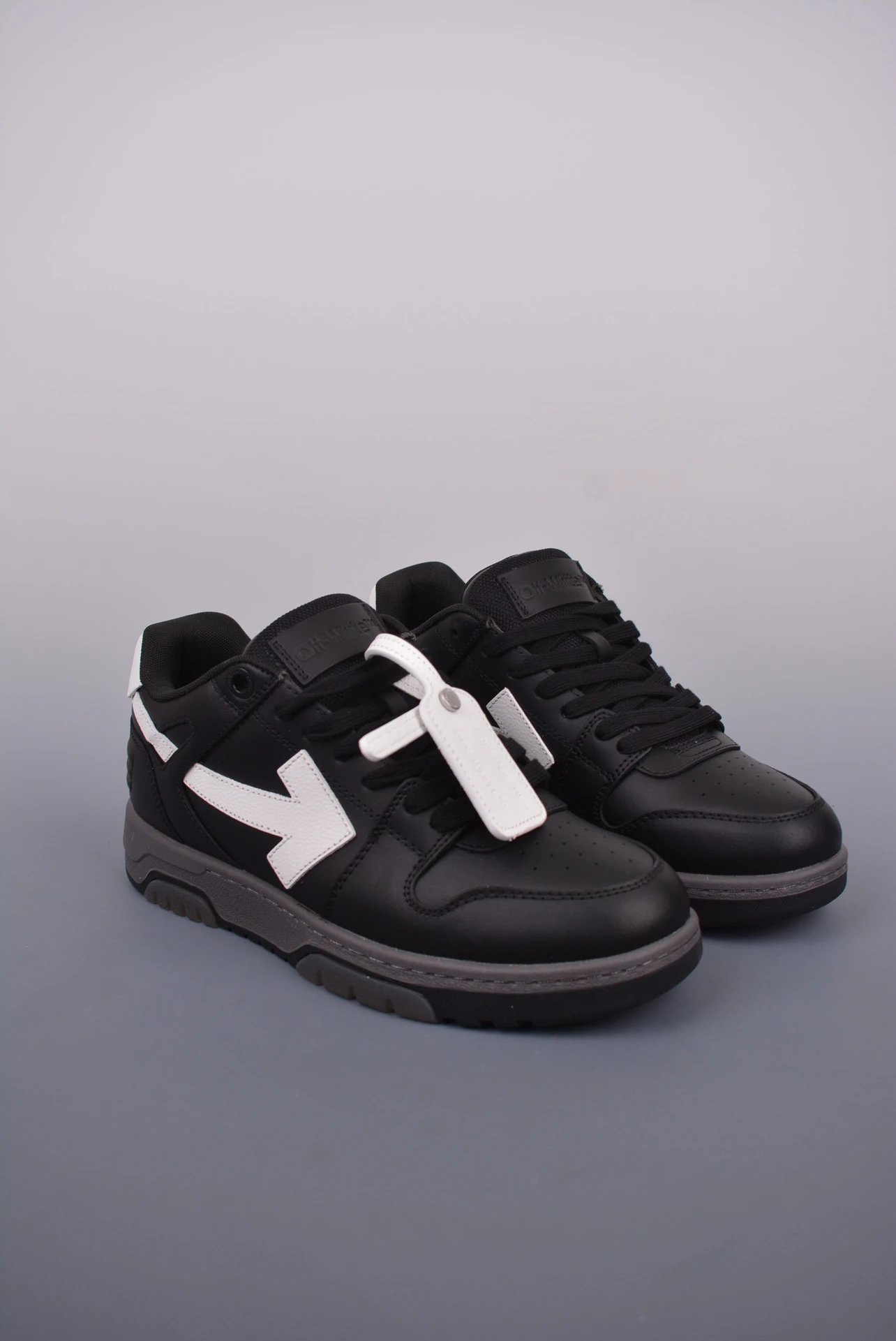 Off-White Sneakers Low-Top Arrow Logo image 6