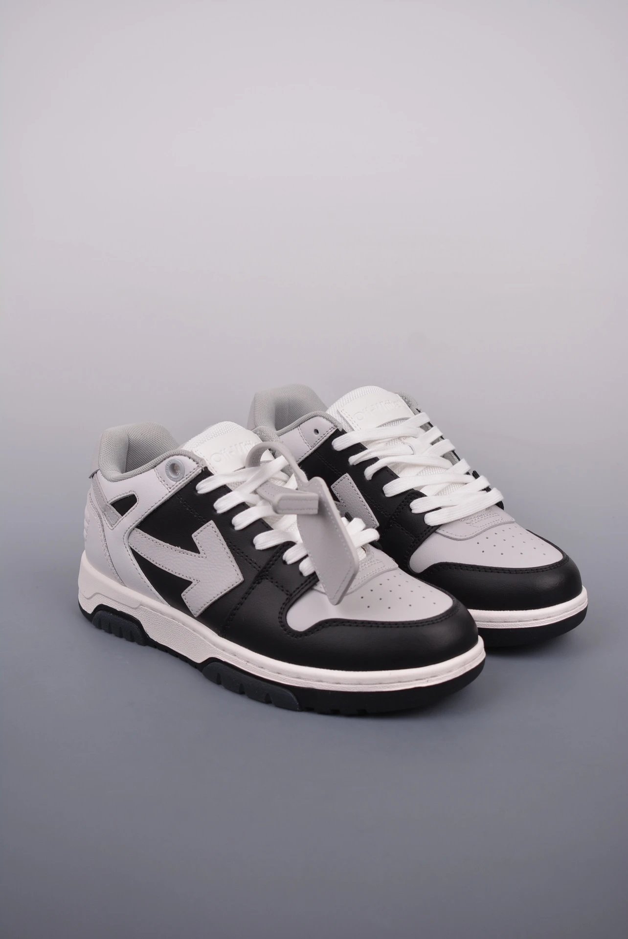 Off-White Sneakers Low-Top Arrow Logo image 8