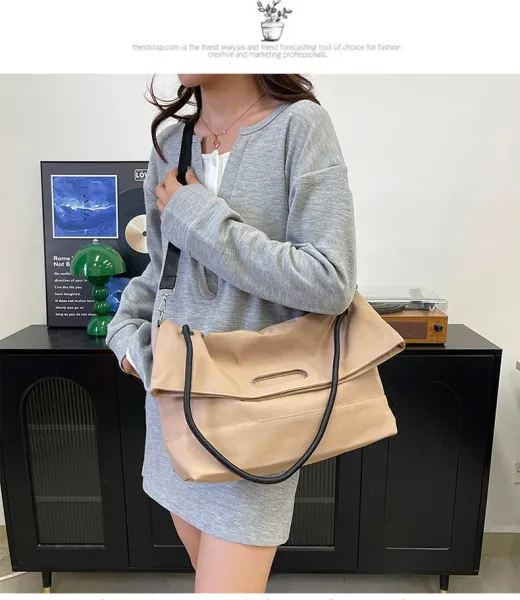 Design Fold-Over Shoulder Bag Black - 16