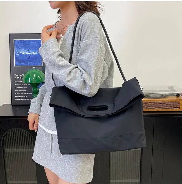 Design Fold-Over Shoulder Bag Black - 23