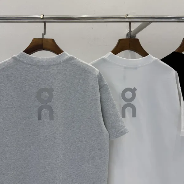 Design Run On Clouds New York Graphic T-Shirt White and Black T-Shirts - 20
