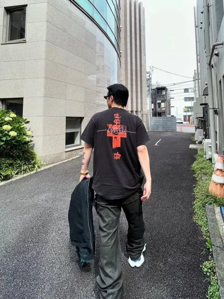 Design E.R.D Graphic Print T-Shirt Black - 20