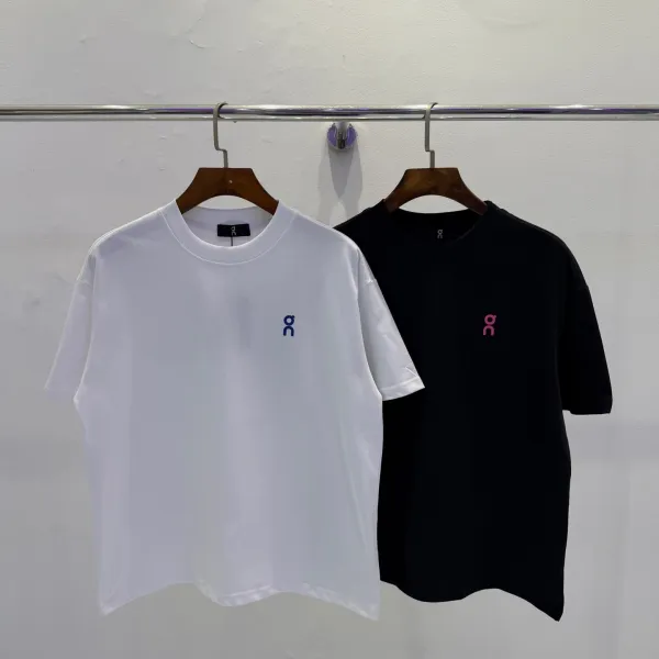 Design Run On Clouds New York Graphic T-Shirt White and Black T-Shirts - 24