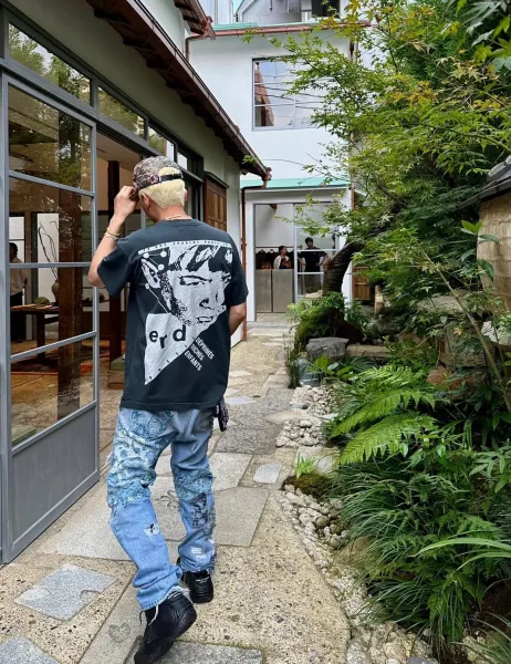 Design E.R.D Graphic Print T-Shirt Black - 22