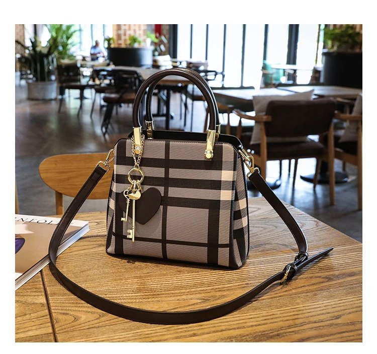 Design Black and Beige Plaid Handbag - 20
