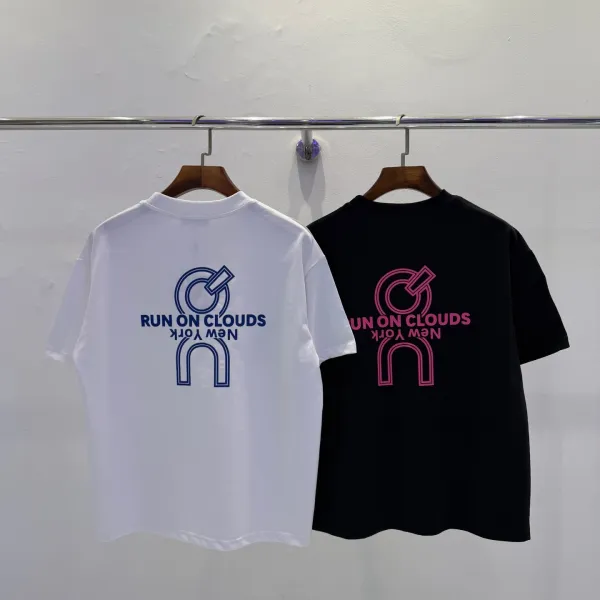 Design Run On Clouds New York Graphic T-Shirt White and Black T-Shirts - 25