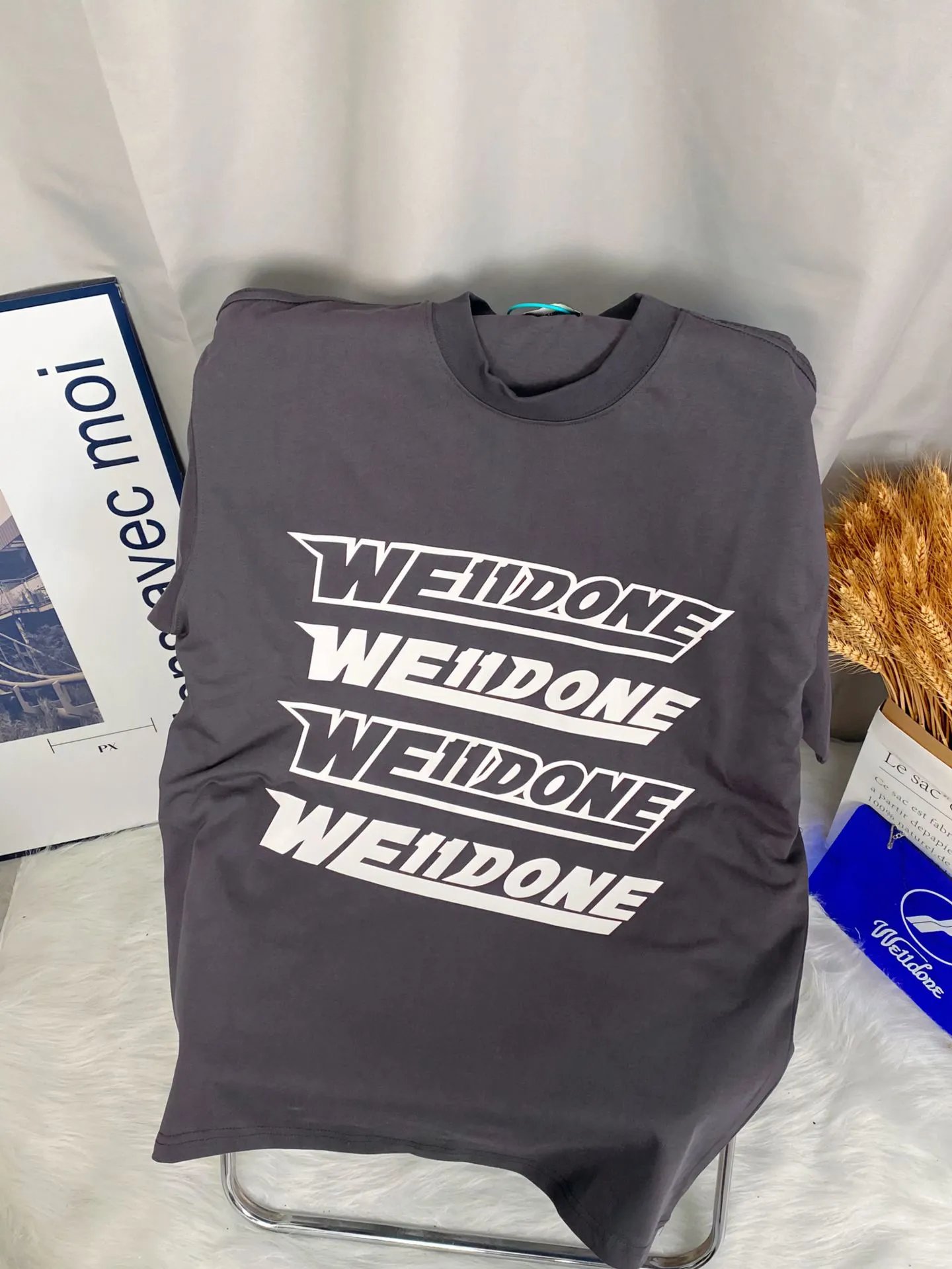 Design Weidone Repeat Logo Graphic T-Shirt Charcoal Gray T-Shirt T-Shirts - 34