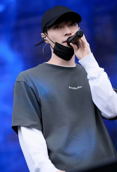 Acne Studios Stockholm 1996 Long-Sleeve T-Shirt Navy - 48