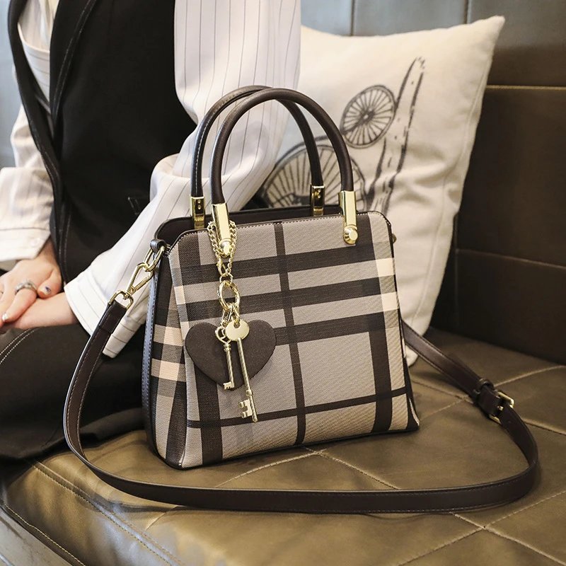 Design Black and Beige Plaid Handbag