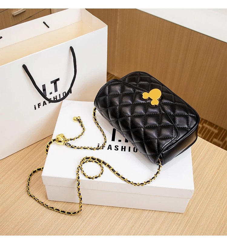 Design Disney x Unknown Brand Mickey Mouse Quilted Chain Crossbody Bag White Crossbody Bags - 19