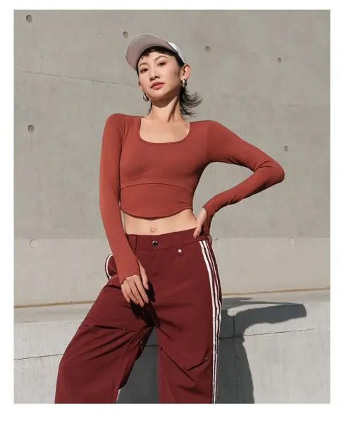 Design Long Sleeve Cropped Top and Track Pants Set in Burgundy - 26